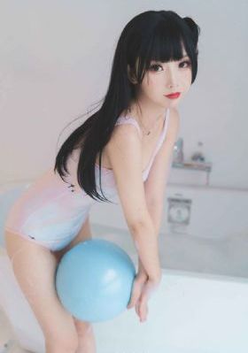 欧美黑t恤街拍_国产在线观看